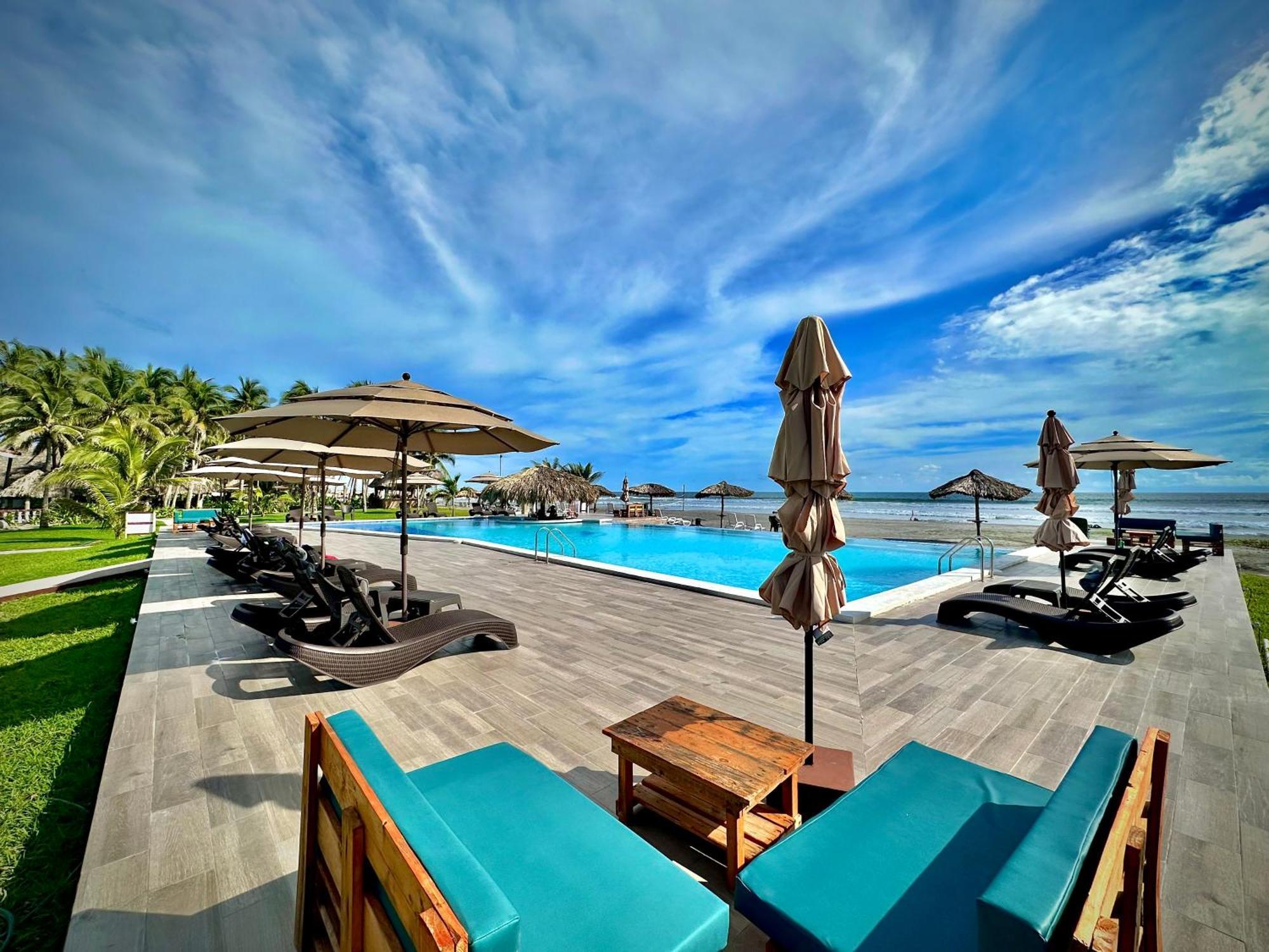 Hotel Tesoro Beach San Luis la Herradura Exterior foto